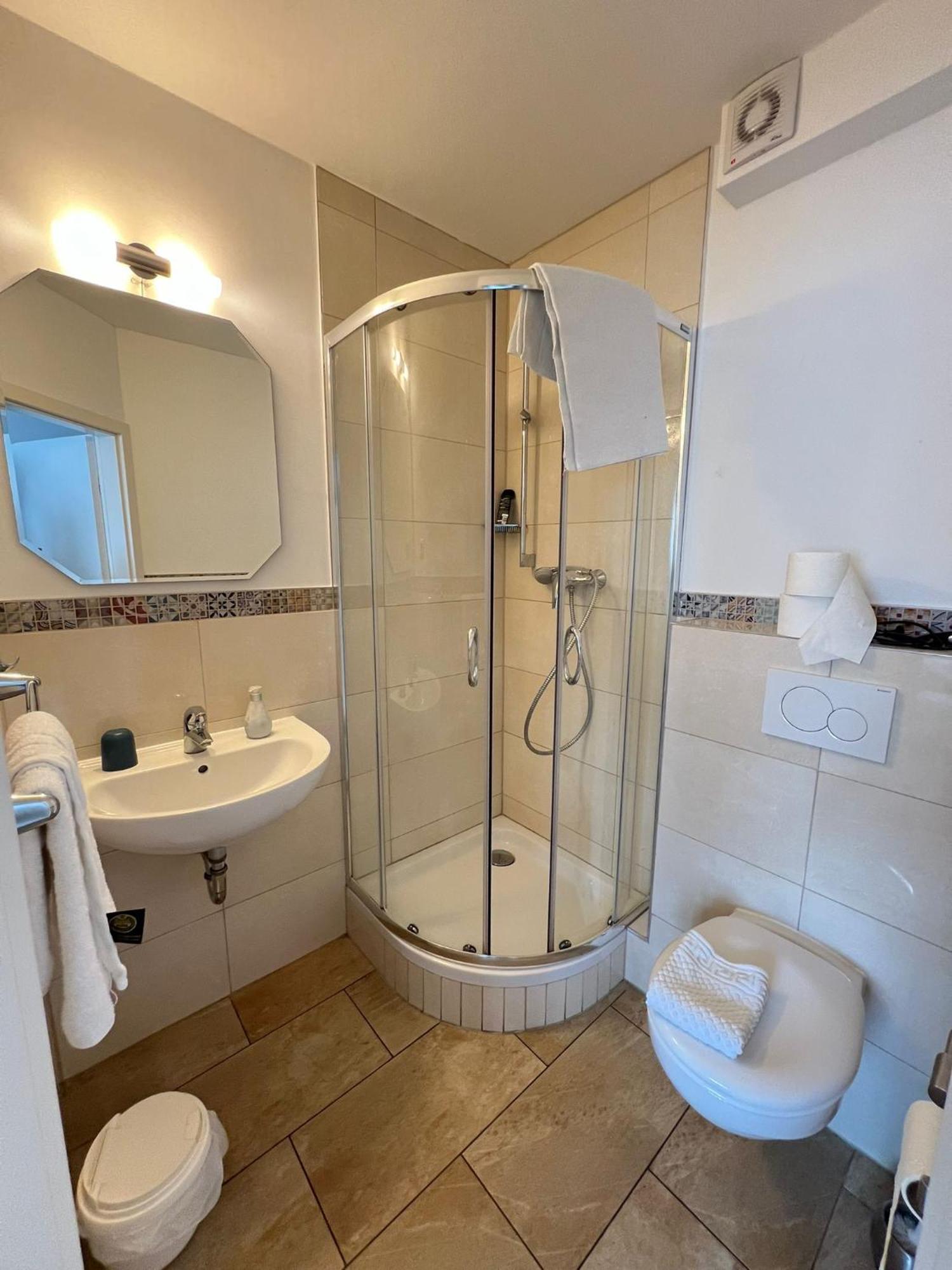 Hotel Restaurant Neffelthal كيربن المظهر الخارجي الصورة